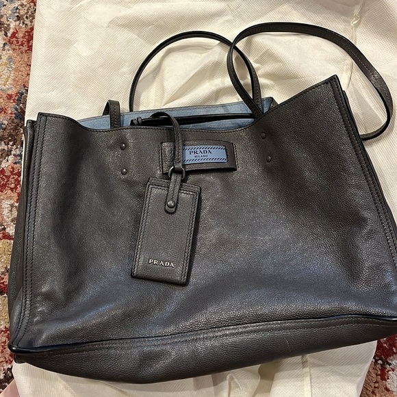 Prada tote in grey great condition - Picture 3 of 10